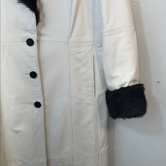 Elegant White Leather Jacket with Black Accents - Picture 5 of 16